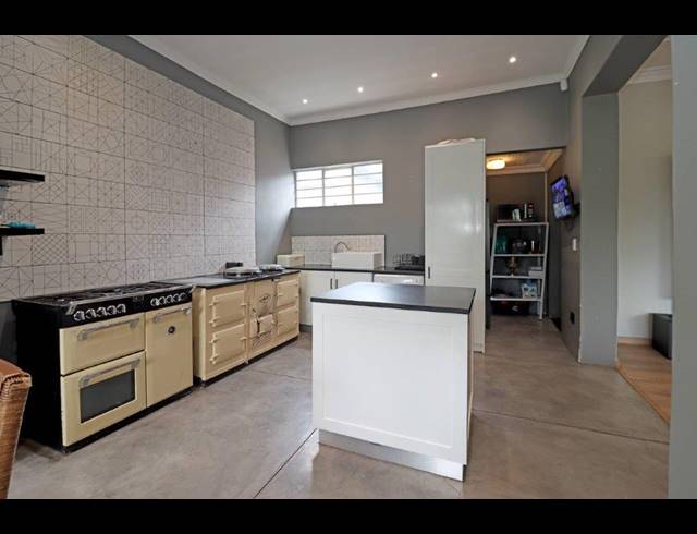 4 BEDROOM HOUSE TO LET IN WESTCLIFF
